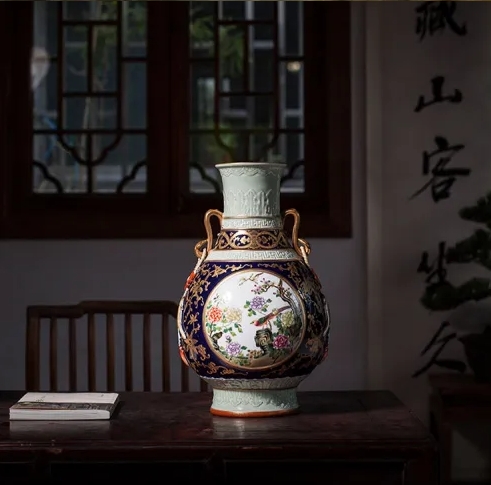 【倉庫整理品】中国美術/粉彩/斗彩人物花卉文双龍耳瓶【大清乾龍年製】在銘 中国工艺美术大师童义春《霁蓝描金开光花卉纹双耳瓶》价格及图片