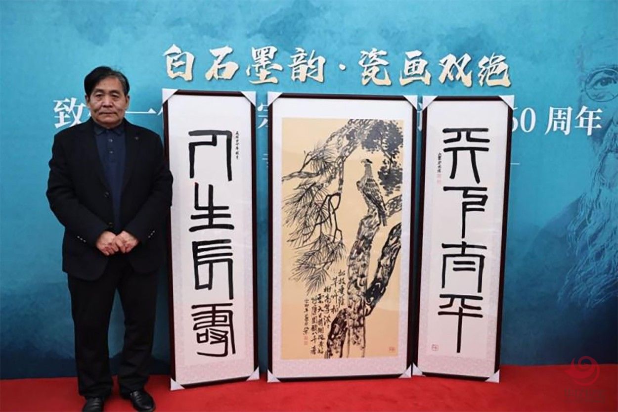 李文跃大师创作瓷器《白石墨韵·瓷画双绝》